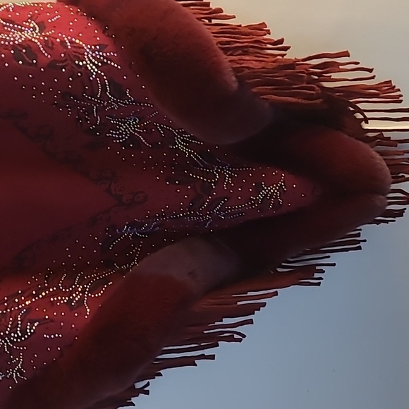 Chic Burgundy Poncho with Fringe - Picture 8 of 8